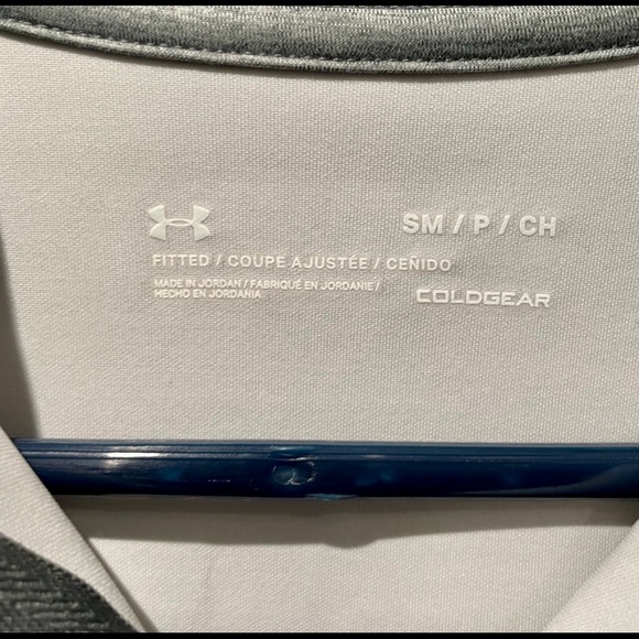 ✨ 3 items for 15% off bundle ✨ Under armour gray zip up sweater - Picture 4 of 4